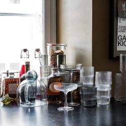 Ferm Living Ripple Champagneglas - Smoke - 2 stk