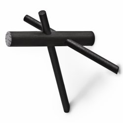 Normann Copenhagen Stick Knage i Eg - Sort