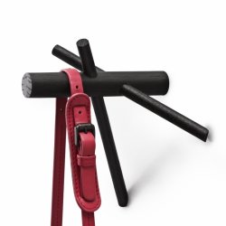 Normann Copenhagen Stick Knage i Eg - Sort