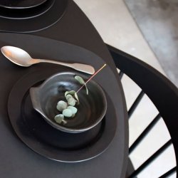 LindDNA - Dkkeserviet - Curve - Large - Nupo - Sort