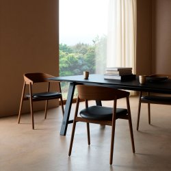 Andersen Furniture AC2 Stol - Rget Matlakeret Eg/Sort Lder 