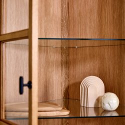 Aakjaer Furniture Angulus Hjrne Vitrineskab Naturolieret Eg/Messing Greb