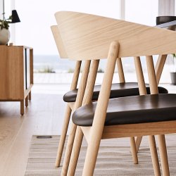 Andersen Furniture AC2 Stol - Hvidpigmenteret Matlakeret Eg/Sort Lder