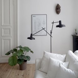 Lampefeber - Arigato - Dobbelt Gulvlampe - Sort