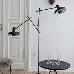 Lampefeber - Arigato - Dobbelt Gulvlampe - Sort