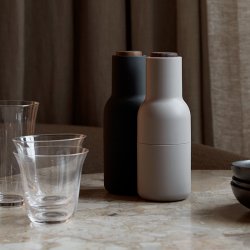 Audo Copenhagen Bottle Grinder Kvrne 2 stk. Ash/Carbon m. Lg i Valnd