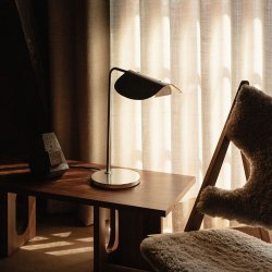 Audo Copenhagen Wing Bordlampe Aluminium