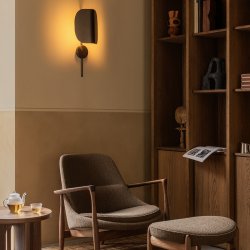 Audo Copenhagen Wing V�glampe Bronzeret Aluminium/Sort Indersk�rm