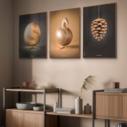 Brainchild Plakat - Svane Figuren/Brun Baggrund - 30x40 cm