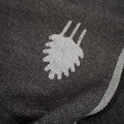 Brainchild Plaid med Designikoner - Mrkegr/Gr