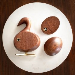 Brainchild Svane Figuren - Mahogni/Messing