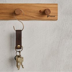 By Brorson Knagerkke m. 6 knager Olieret Eg