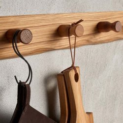 By Brorson Knagerkke m. 6 knager Olieret Eg