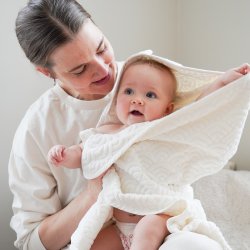 Cam Cam Copenhagen Baby H�ndkl�de m/ H�tte og �rer Off-White