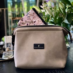 Coming Copenhagen Mia Vegansk Ruskind Kosmetiktaske Sand