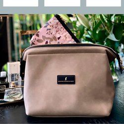 Coming Copenhagen Mia Vegansk Ruskind Toilettaske Sand