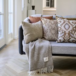 Compliments Taffy Pude 50x50cm Sand