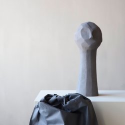 Cooee Design Skulptur - ADAMO I - Graphite