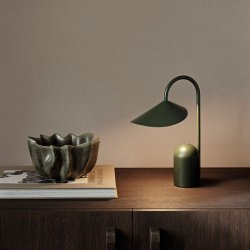 Ferm Living Arum Brbar Bordlampe - Grass Green