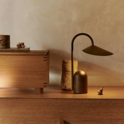 Ferm Living Arum Brbar Bordlampe Dark Chocolate