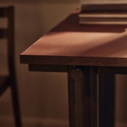 Ferm Living Atura Spisebord 200x90 cm Dark Chocolate/Burgundy Linoleum