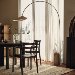 Ferm Living Boda Spisebordsstol m/ Arml�n M�rkbejdset B�g