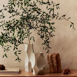 Ferm Living Cueva Vase H26 cm Off-white