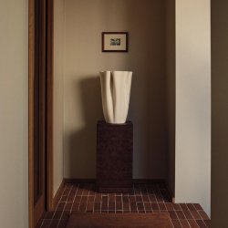 Ferm Living Dedali Gulvvase H50 cm Off-white