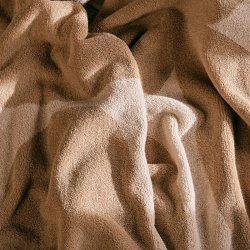 Ferm Living Ebb Strand H�ndkl�de - 150x100 cm - Sand/Off-white