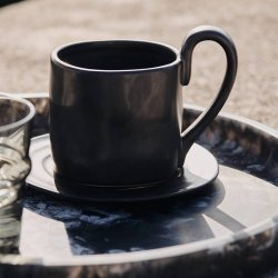 Ferm Living Flow Krus m. Underkop Sort