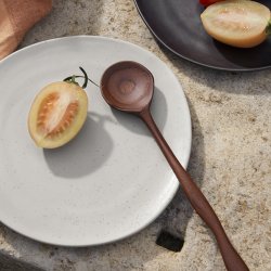 Ferm Living Flow Tallerken Off-white Speckle Medium