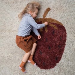 Ferm Living Kids - Fruiticana Tufted Tppe - Jordbr - Large