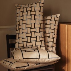 Ferm Living Lattice Offset Pudebetr�k 50x50cm Off-white/Sort