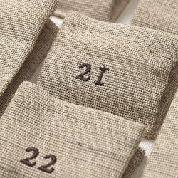 Ferm Living Pine Julekalender - Mini - Natural