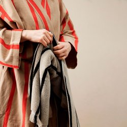 Ferm Living Field Robe Morgenk�be - Camel/Red