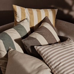 Ferm Living Strand Udendrspude - 50x50cm - Carob Brown/Parchment