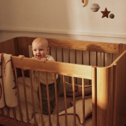 Ferm Living Tilu Baby Cot Tremmeseng Eg