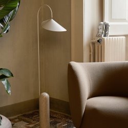 Ferm Living - Arum Gulvlampe - Cashmere
