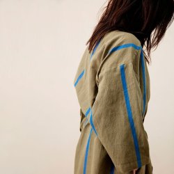 Ferm Living Field Robe Morgenkbe - Olive/Bright Blue