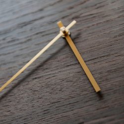 Hemverk Vgur 38 cm - Mrk Eg/Guld Farvet Viser