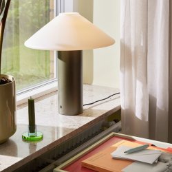 H&uuml;bsch Orbit Bordlampe Mrkegrn