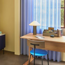 H&uuml;bsch Orbit Bordlampe Mrkegrn