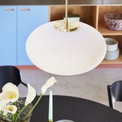 Hbsch Serene Pendel i Riflet Glas - Hvid/Messing Ellipse