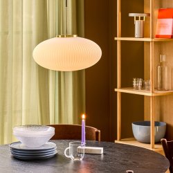 Hbsch Serene Pendel i Riflet Glas - Hvid/Messing Ellipse