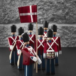 Kay Bojesen Fanebrer Med Tekstilflag - Lille