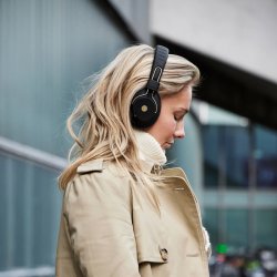 Kreafunk aBEAT Qi Hretelefoner Sort