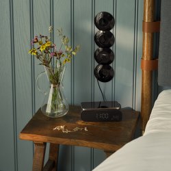 Kreafunk Wakie Vkkeur m/ Bluetooth Hjtaler &amp; Trdls Oplader Sort