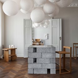 Kristina Dam Studio Outline Barstol