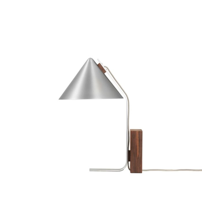 Kristina Dam Studio Cone Bordlampe