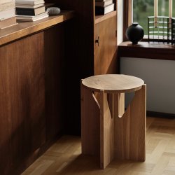 Kristina Dam Simple Stool Taburet Varm Lakeret Eg